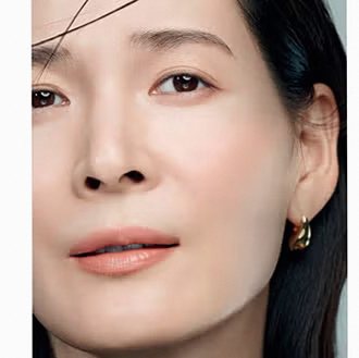 肌と眉のメイクアップ