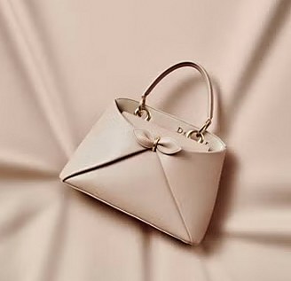 「ディオール」のジョナサン・アンダーソンによる新コレクション 「ディオール」のジョナサン・アンダーソンによる新コレクション
