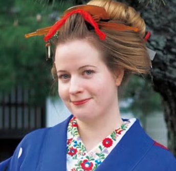 ハンガリー刺繍作家 ポール・アンドレアさん