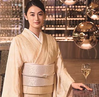 桜井美咲さん シャンパン着物